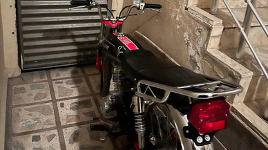 Sahibinin gözleri önünde kayboldu: Park halindeki motosiklet çalındı!