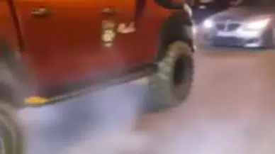 Esenyurt’ta caddeyi kapatıp lastik yaktılar... Magandaların cezası ağır oldu!