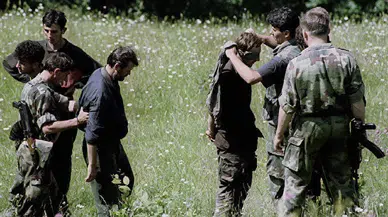 Toplu mezarları taşıdılar iddiası: Srebrenitsa soykırımında 3 asker yargı önünde!