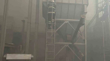 Alevler yükseldi, ekipler seferber oldu: Hatay'da çikolata fabrikası yandı!