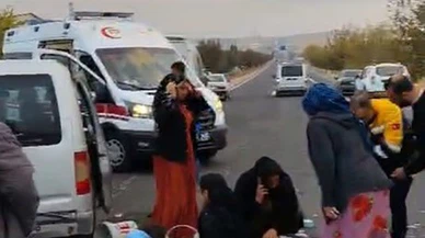 Kontrolsüz kavşakta feci kaza: Ekipler yaralıları güçlükle kurtardı!