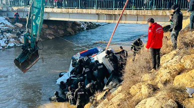 Tatil bitti, hayat sıfırlandı... Baba ve 3 çocuk tahliye kanalında can verdi!