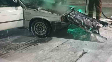 Seyir halindeyken cehennemi yaşadı... Hatay'da otomobil bir anda alevlere gömüldü!