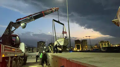 Kuvvetli rüzgar ve dalgalar Hatay'da 6 tekneyi sulara gömdü!