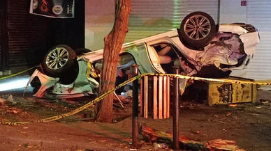 Kontrol kaybı faciaya dönüştü: Diyarbakır’da araç takla attı!