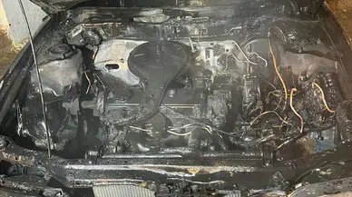 Sakarya’da araba depresyona girdi: Alevler yükseldi...