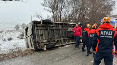 Yürekler ağıza geldi! Sivas’ta öğrenci servisi yan yattı
