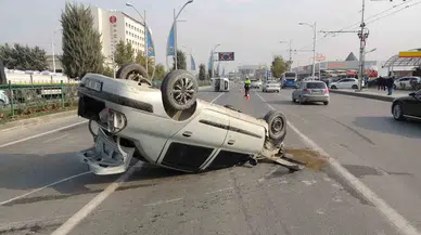 Malatya’da hastane manzaralı çarpışma! Devrilen araçlar, çöken sabırlar...