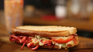 Tam Kıvamında, Bol Malzemeli Ayvalık Tostu Nasıl Yapılır?