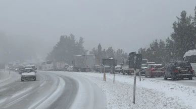 Denizli-Antalya Yolu Kar Nedeniyle Kapandı! Sürücüler Yolda Kaldı