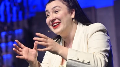 Anne ve Babasıyla Sahneye Çıkan Yasemin Sakallıoğlu, Duygusal Anlar Yaşadı!