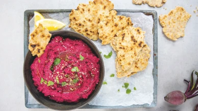 Geleneksel Humusa Farklı Bir Dokunuş: Pancarlı Humus Denediniz mi?