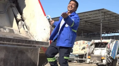 Sosyal Medyada Fenomen Oldu! Ferdi Tayfur Şarkılarıyla Geldi, Ödülle Döndü!