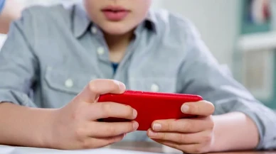 İsveç’te Çığır Açan Eğitim Kararı: Telefonlar Derslerden Çıkarılıyor!