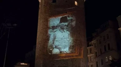 Çanakkale Zaferi’ne Muhteşem Saygı Duruşu! Galata Kulesi’nden Görkemli Anlar