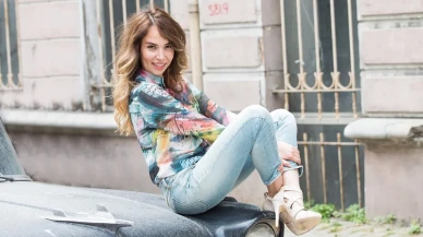 Esra Ronabar Kimdir? Hayatı, Kariyeri ve Merak Edilenler