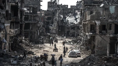 Suriye'de Rejim Sonrası Zor Hayat: Mena Tabaş Ailesiyle Yıkık Evlerinde Mücadele Ediyor