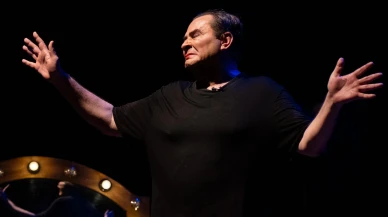 Huysuz Virjin Yeniden Sahnede! Armağan Çağlayan’dan Seyfi Dursunoğlu’na Unutulmaz Vefa!