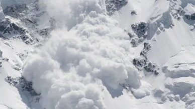Rusya’da Dağlar Can Aldı: Çığ Altında 4 Kişi Hayatını Kaybetti
