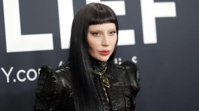 Lady Gaga’dan Şok Etkisi Yaratan Grammy Stili: Ağartılmış Kaşlar Geri mi Dönüyor?