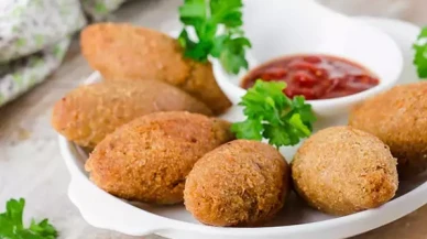 Evdeki Malzemelerle Şef Tadında! İşte İrmik Köftesinin Püf Noktaları
