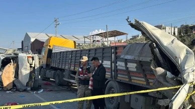 Feci Kaza! İşçileri Taşıyan Minibüs Tıra Çarptı: Acı Bilançoda 6 Can Kaybı