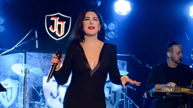 Nükhet Duru, unutulmaz konserinde hayranlarını mest etti