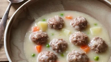 Bu Çorbayı İçen Bir Daha Vazgeçemiyor! İşte Ekşili Köfte Çorbası Tarifi