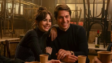 Emily in Paris Dizisinde Aşk Üçgeni Büyüyor: Emily, Şef Gabriel ve İtalyan Yakışıklı Arasında Neler Olacak?