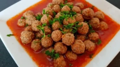 Akşam Ne Yemek Yapsam Diyenlere: İşte Tadına Doyamayacağınız Sulu Köfte!