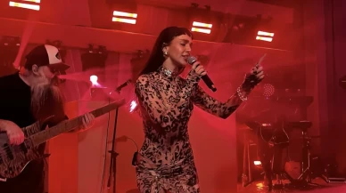 Aybüke Albere Sahneyi Yaktı! Leopar Kostümüyle Göz Kamaştırdı