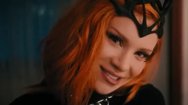 Feride Hilal Akın Kimdir, Kaç Yaşında, Nereli, Evli mi, Mesleği Nedir, Şarkıları ve Rol Aldığı Diziler Nelerdir?