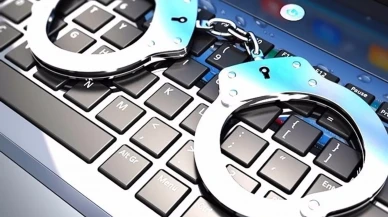 Gençleri kandırıp bağış toplayan dolandırıcı gözaltında!