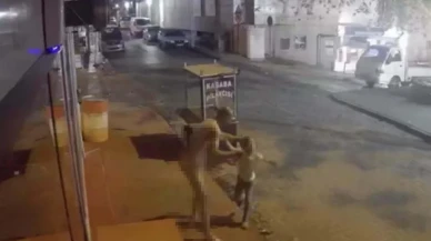 Eşi ve kızını sokakta bıçakladı: Polis vurarak durdurdu!