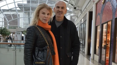 Ünlü Şarkıcı Altay: "Çok Mutluyuz!" Eşiyle El Ele Alışveriş Turu