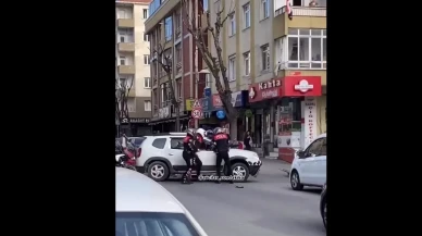 Şüpheli Aracı Dört Yunus Polisi Durdurdu: O Anlar Vatandaşın Kamerasına Yansıdı