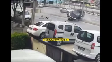 Avcılar D-100'de Direksiyon Hakimiyetini Kaybeden Sürücü Direğe Vurarak Durabildi