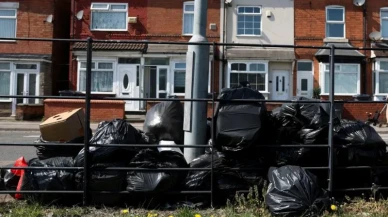 Belediye İflas Etti, Çalışanlar İsyanda: Binlerce Ton Çöp Sokağa Döküldü!