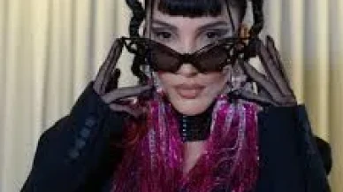 Hande Yener'den Kıbrıs Konserinde Dikkat Çeken Uyarı: “Abla Demek Yasak!”