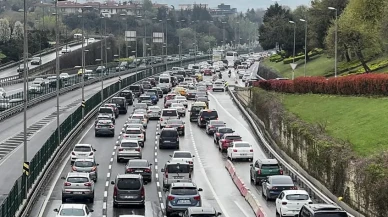 Bayramın Son Gününde İstanbul'da Trafik Alarmı: Köprüler Kilitlendi, Toplu Taşıma Dolup Taştı!