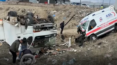 Kayseri'de Ambulans ve Kamyonet Kafa Kafaya Çarpıştı: Feci Kazada 6 Kişi Yaralandı!