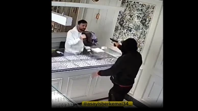 Bursa'da Bir Garip Kuyumcu Soygunu: Soyguncu O lafın Üstüne Panikledi!