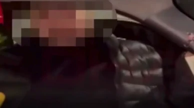 Seyir Halindeki Araçta Tehlikeli Dans: Sürücü Kapıyı Açıp Dans Etti