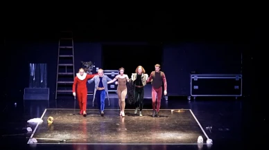 Adana’da Tiyatro Rüzgârı: Dracula’dan Hamlet’e Sanatın Zirvesi!