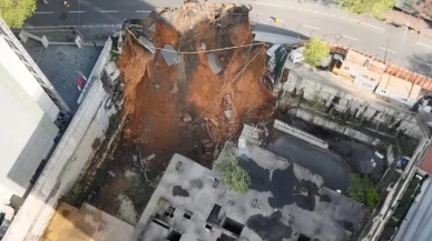 İstanbul'un Göbeğinde Yol Çökmesi