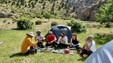 Aladağlar’da Kırşehirli Dağcılara Zorlu Eğitim: Zirveye Tırmanış ve İstiklal Marşı