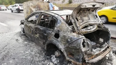 Yolda seyreden otomobilde yangın: Trafik kapatıldı
