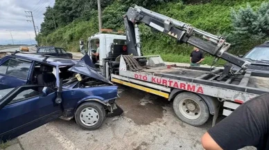 Rize'de Otomobil ile Pikap Çarpıştı: 6 Kişi Yaralandı