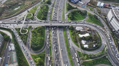 İstanbul’da okulun ilk günüyle trafik krizi aynı anda başladı