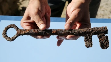 Bitlis Kalesi'ndeki kazılarda ana giriş kapısına ait olduğu değerlendirilen anahtar bulundu